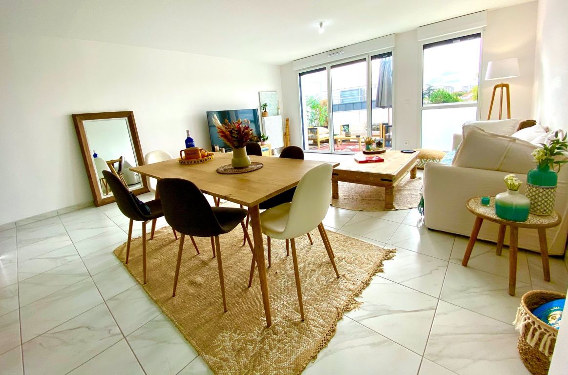 apartment 3 rooms for sale on BORDEAUX (33000)